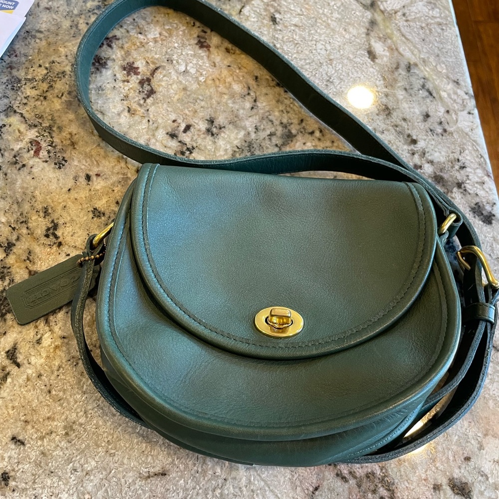 RARE!! VTG COACH WATSON 9981 Bottle green . CROSSBODY!